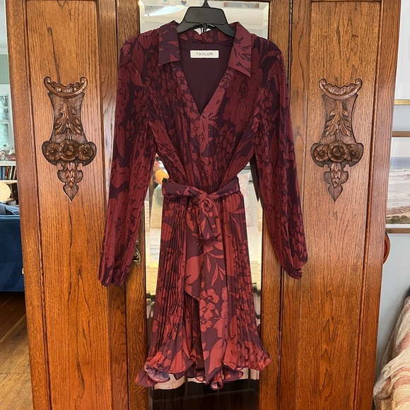 Taylor Burgundy Maroon Floral Dress - Picture 1 of 2